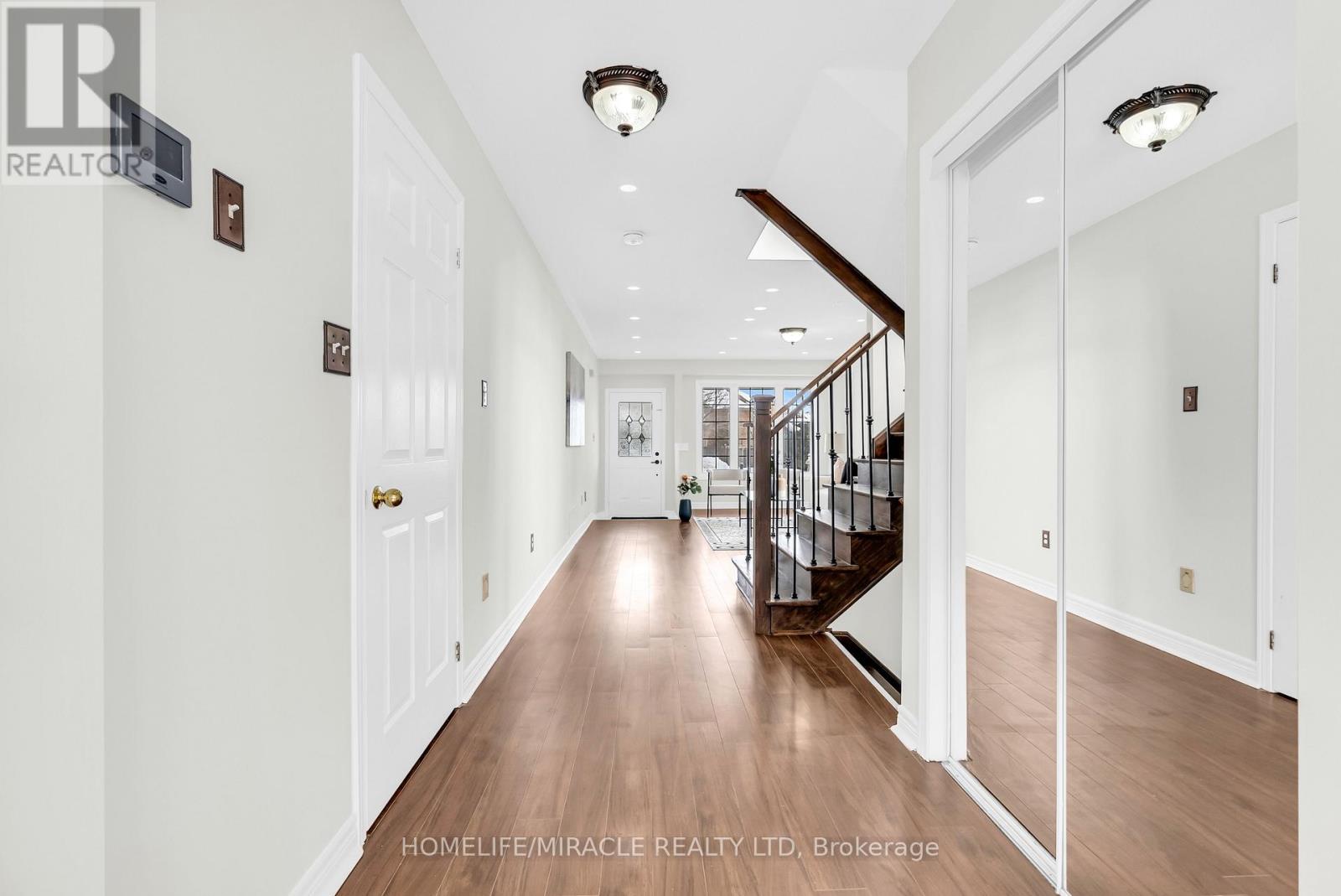 76 Starhill Crescent, Brampton, Ontario  L6R 2W1 - Photo 8 - W12712666