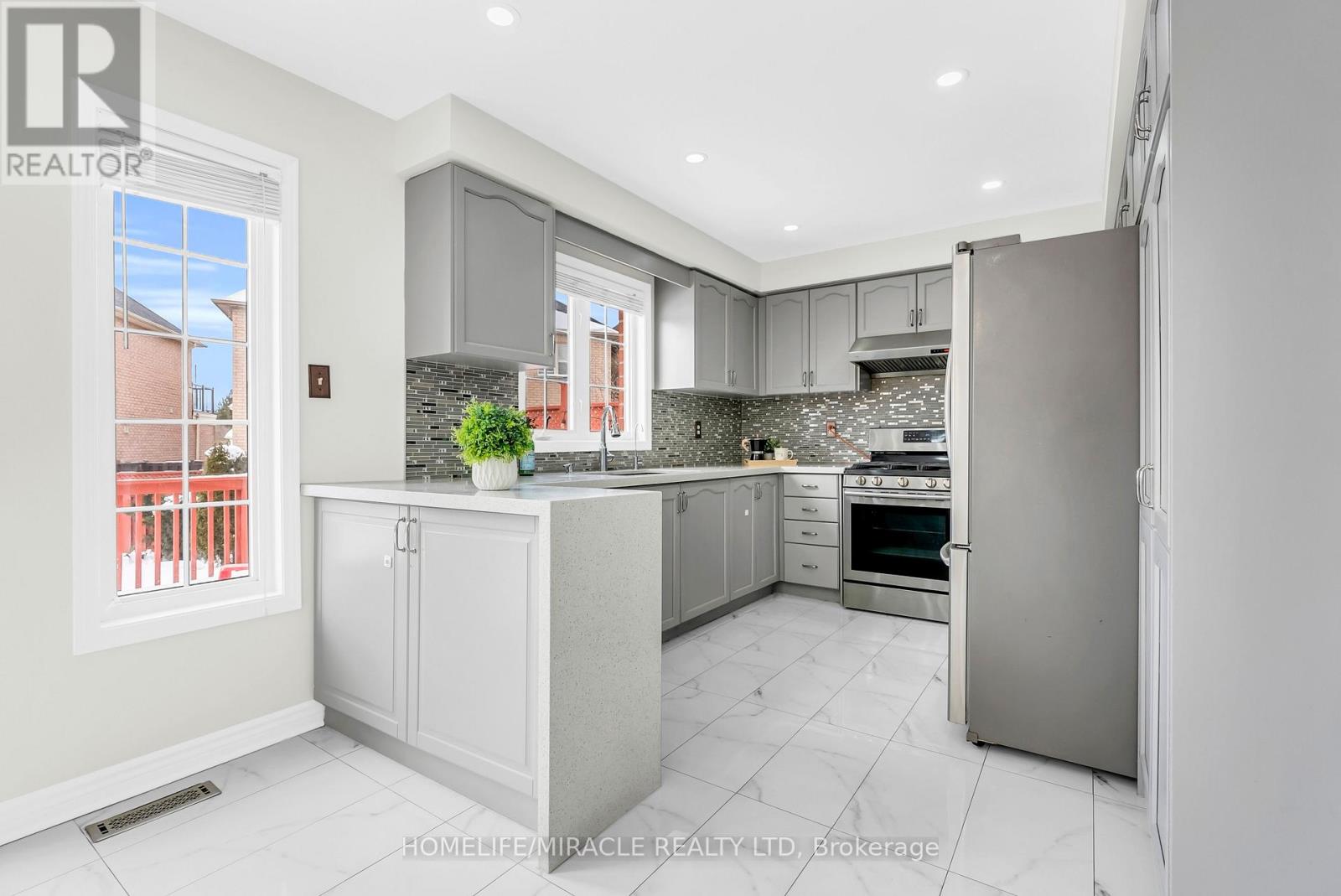 76 Starhill Crescent, Brampton, Ontario  L6R 2W1 - Photo 9 - W12712666