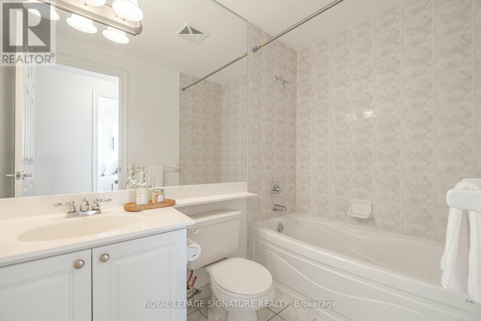 3028 - 3888 Duke Of York Boulevard, Mississauga, Ontario  L5B 4P5 - Photo 21 - W12712674