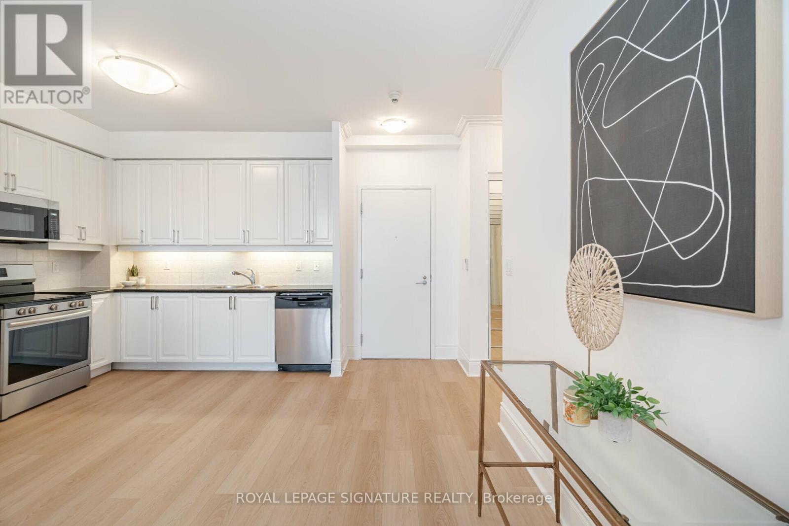 3028 - 3888 Duke Of York Boulevard, Mississauga, Ontario  L5B 4P5 - Photo 5 - W12712674