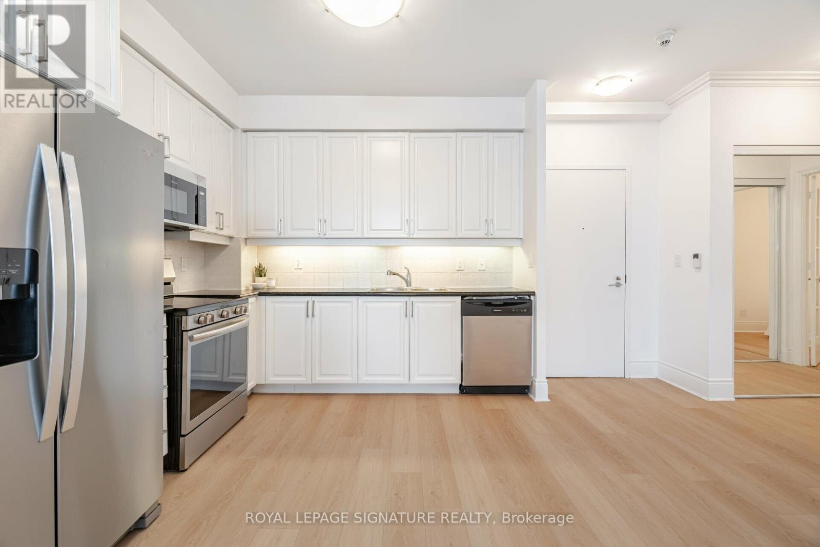 3028 - 3888 Duke Of York Boulevard, Mississauga, Ontario  L5B 4P5 - Photo 7 - W12712674