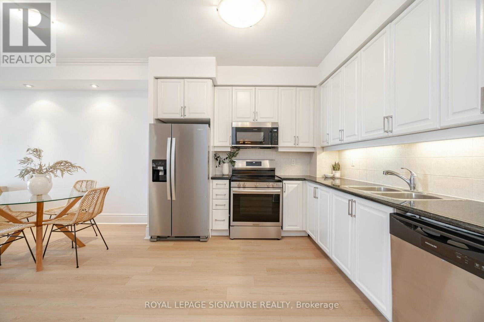 3028 - 3888 Duke Of York Boulevard, Mississauga, Ontario  L5B 4P5 - Photo 8 - W12712674