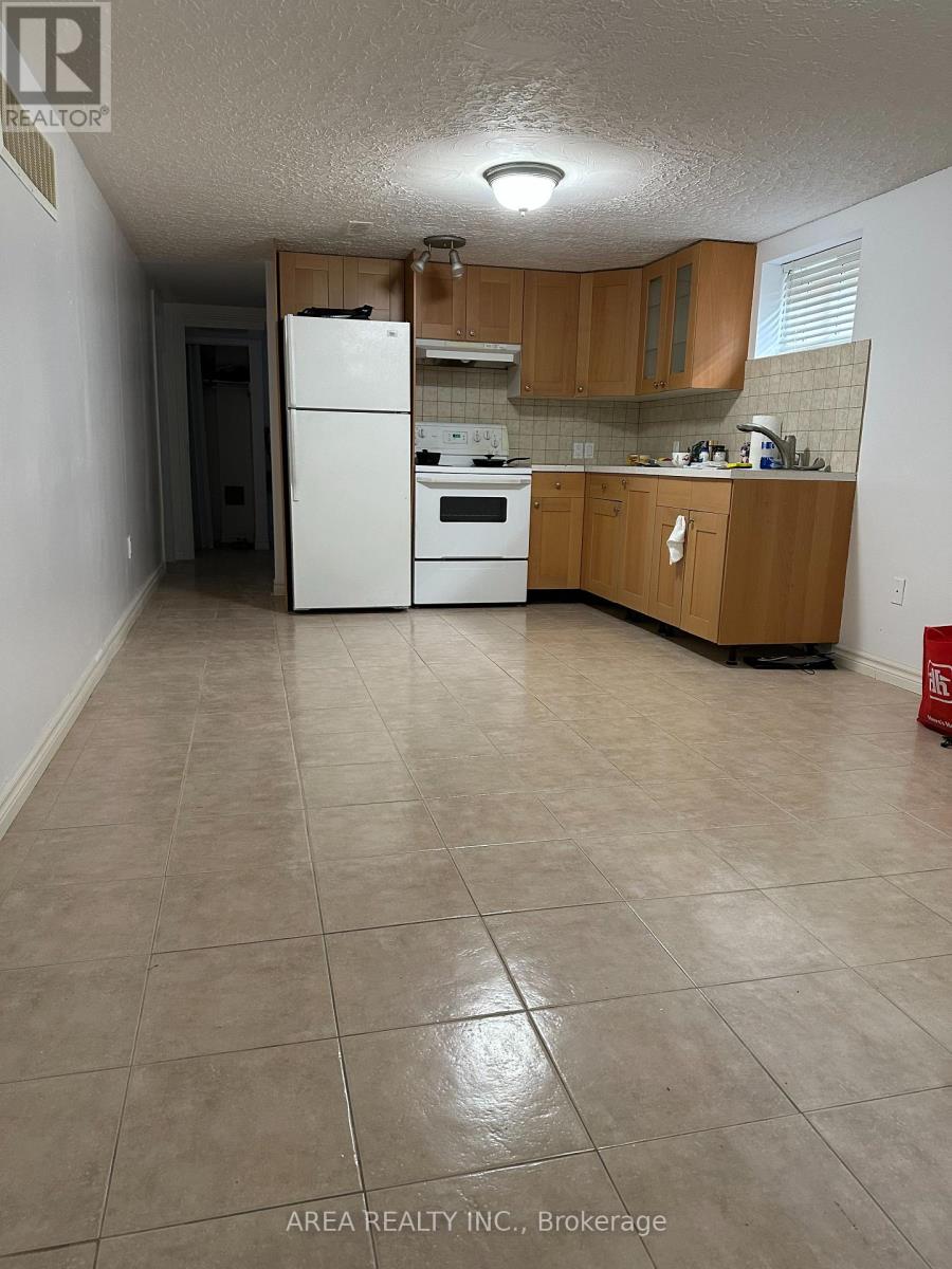 Lower - 41 Cartwright Avenue, Toronto, Ontario  M6A 1T9 - Photo 2 - W12712694