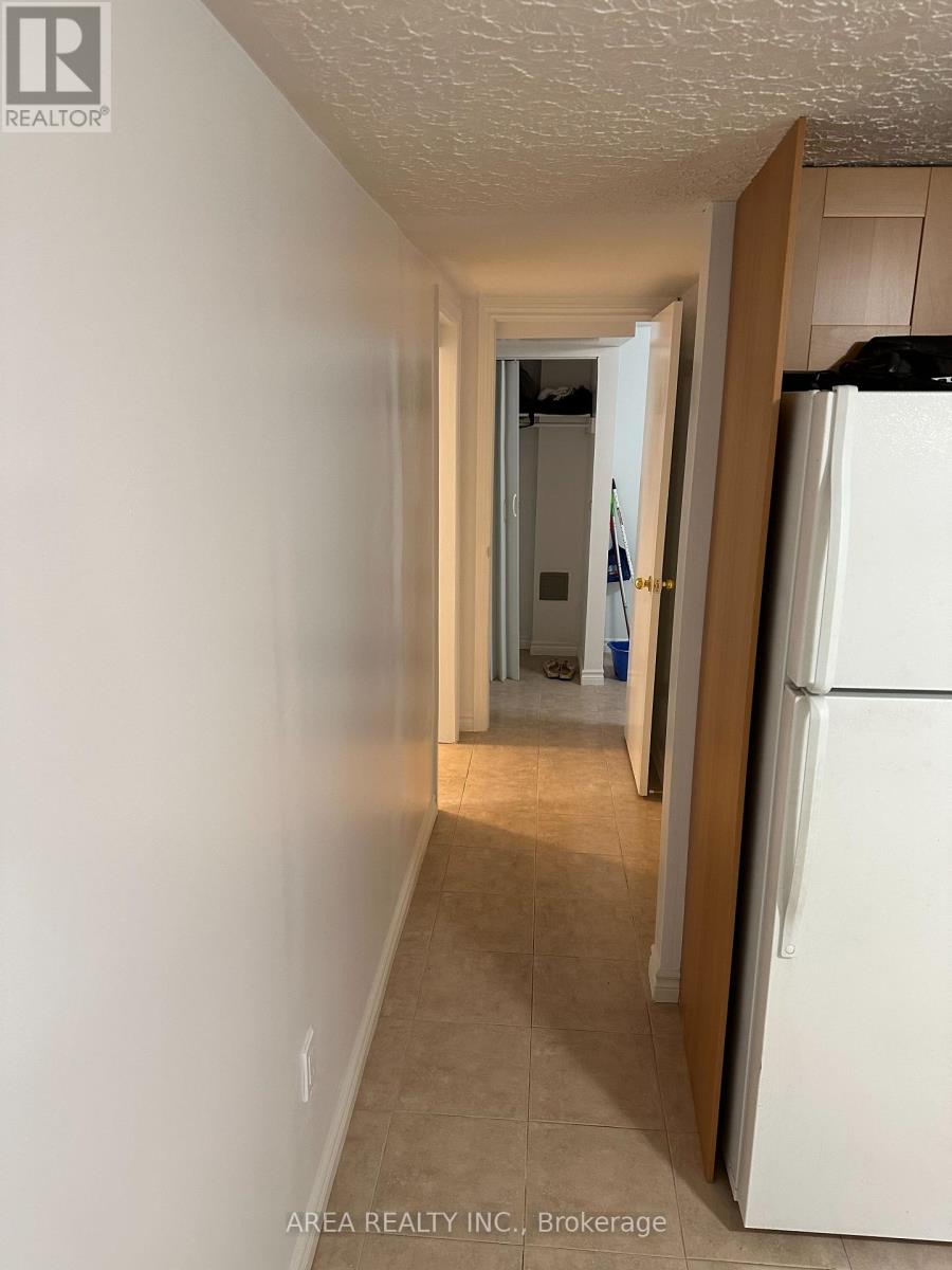 Lower - 41 Cartwright Avenue, Toronto, Ontario  M6A 1T9 - Photo 4 - W12712694