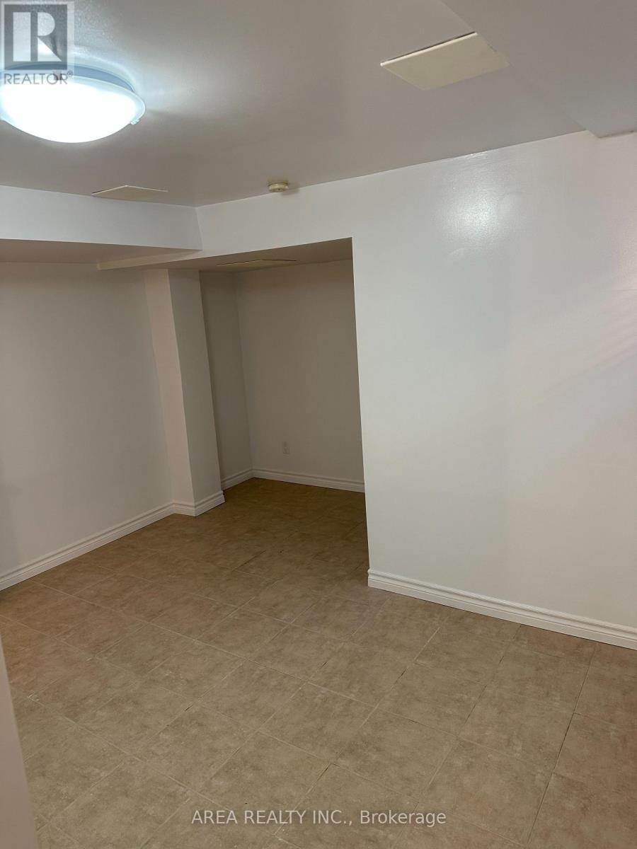 Lower - 41 Cartwright Avenue, Toronto, Ontario  M6A 1T9 - Photo 7 - W12712694