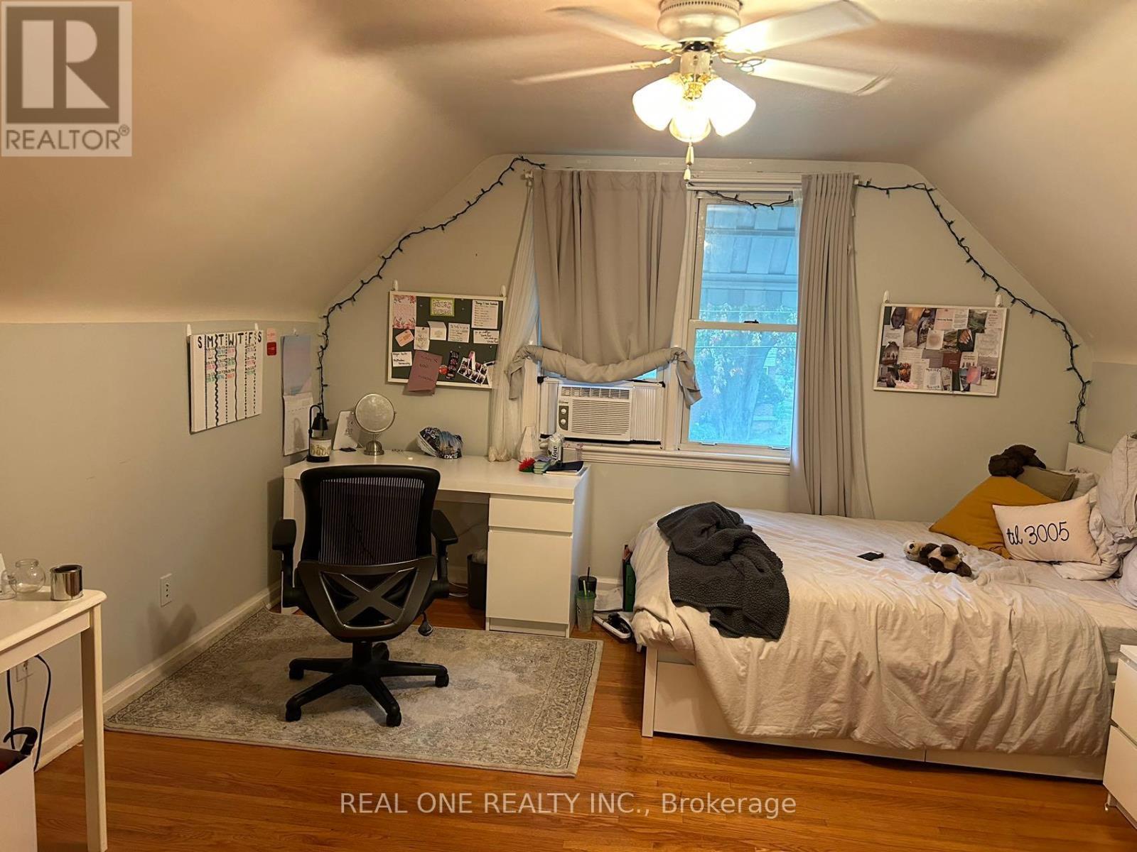 First Floor - 92 Binkley Crescent W, Hamilton, Ontario  L8S 3L1 - Photo 4 - X12712668