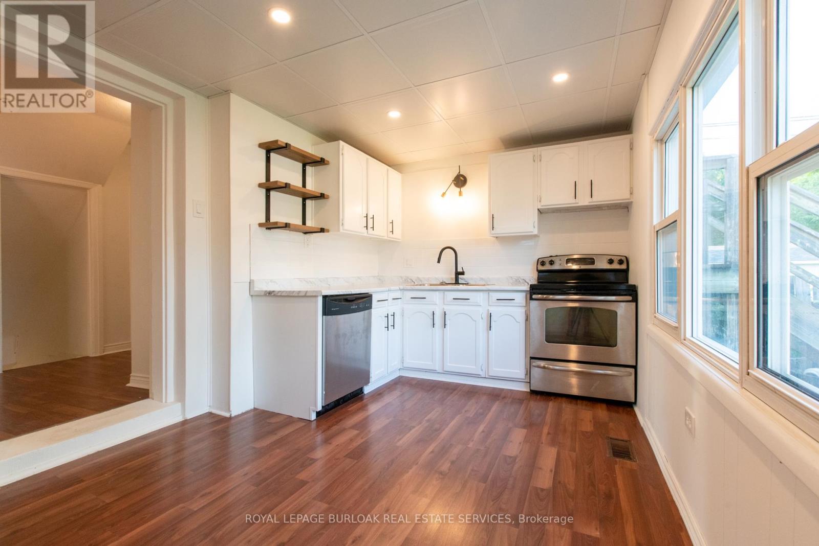 49 Province Street S, Hamilton, Ontario  L8K 2K7 - Photo 8 - X12712684