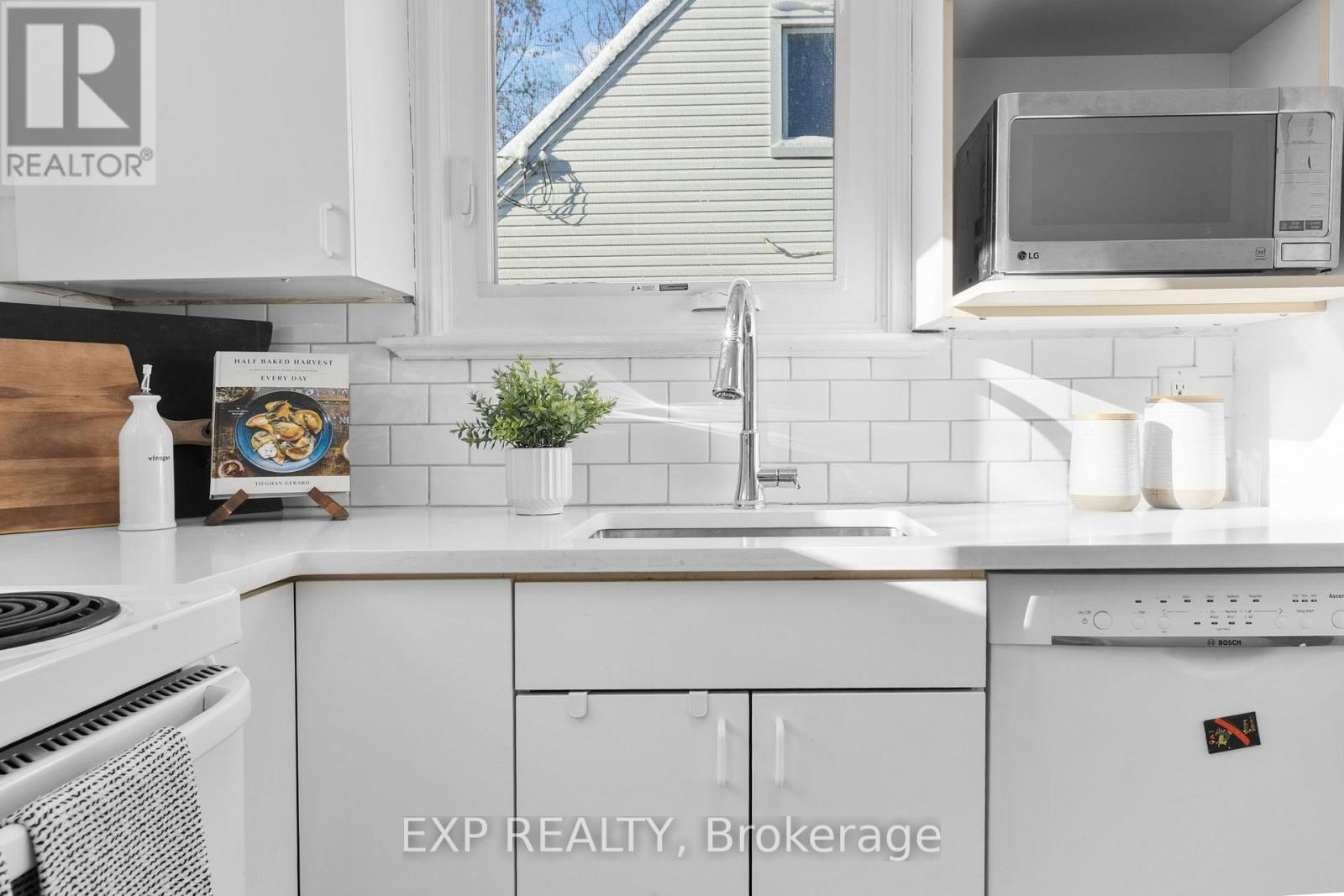 576 Donald Street, Ottawa, Ontario  K1K 1L6 - Photo 13 - X12712828