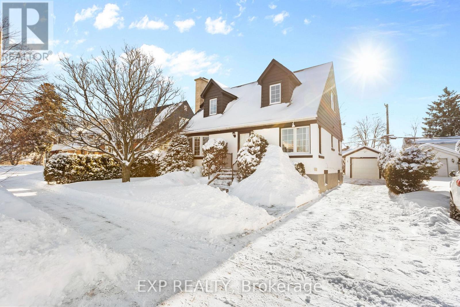 576 Donald Street, Ottawa, Ontario  K1K 1L6 - Photo 2 - X12712828