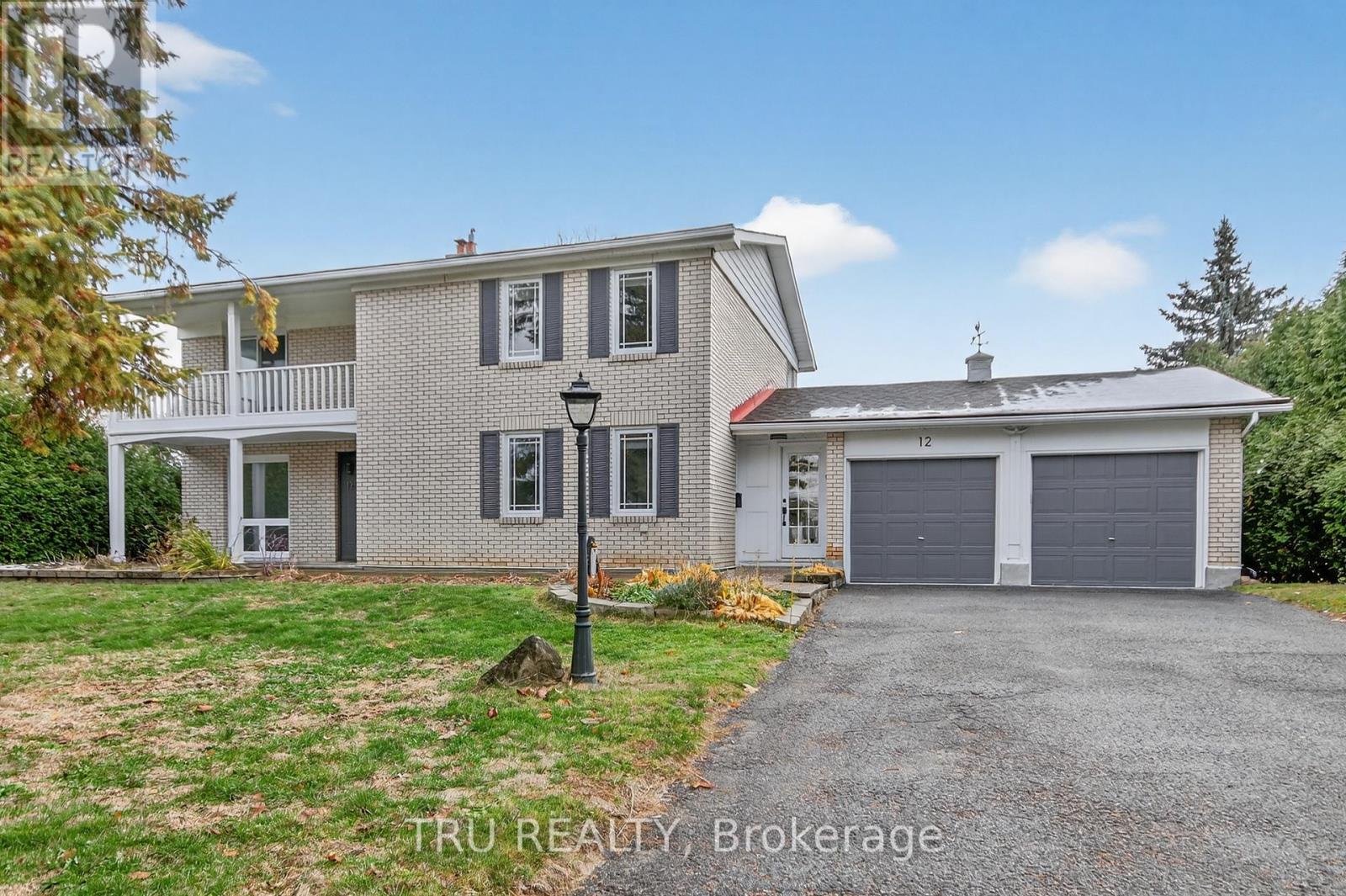 12 Apache Crescent, Ottawa, Ontario  K2E 6H7 - Photo 3 - X12712864