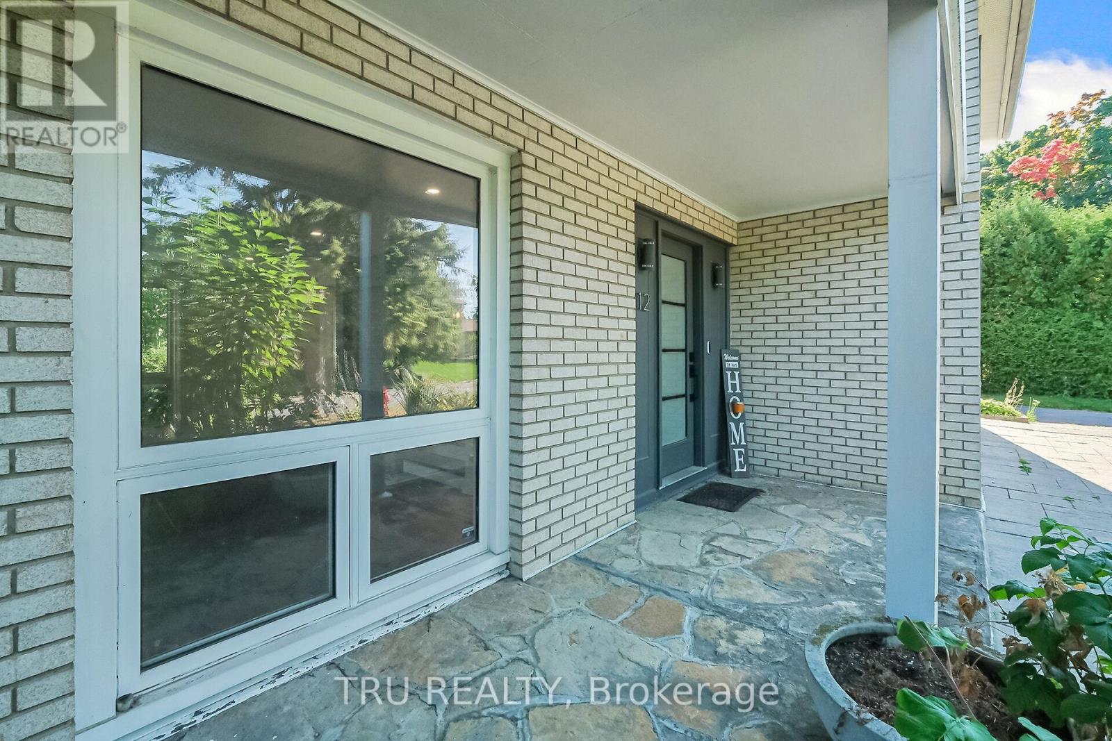 12 Apache Crescent, Ottawa, Ontario  K2E 6H7 - Photo 4 - X12712864