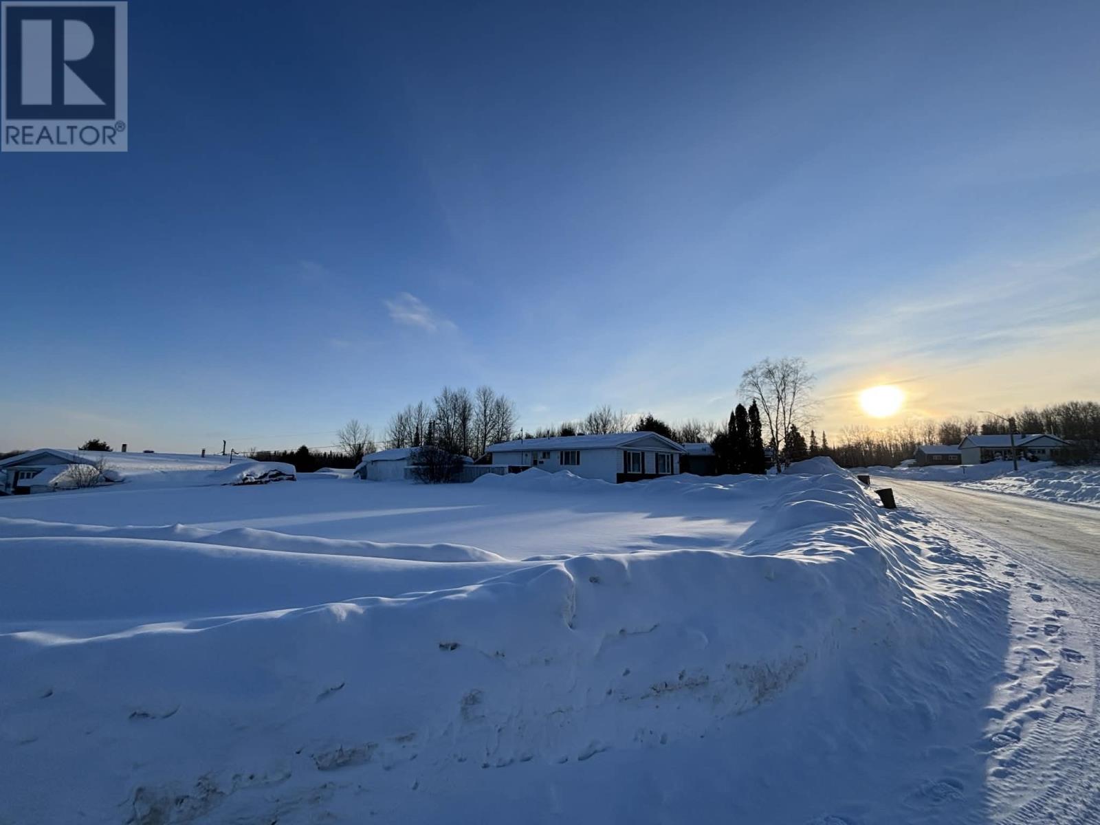 20 Partridge Ave, Manitouwadge, Ontario  P0T 2C0 - Photo 4 - TB2600100