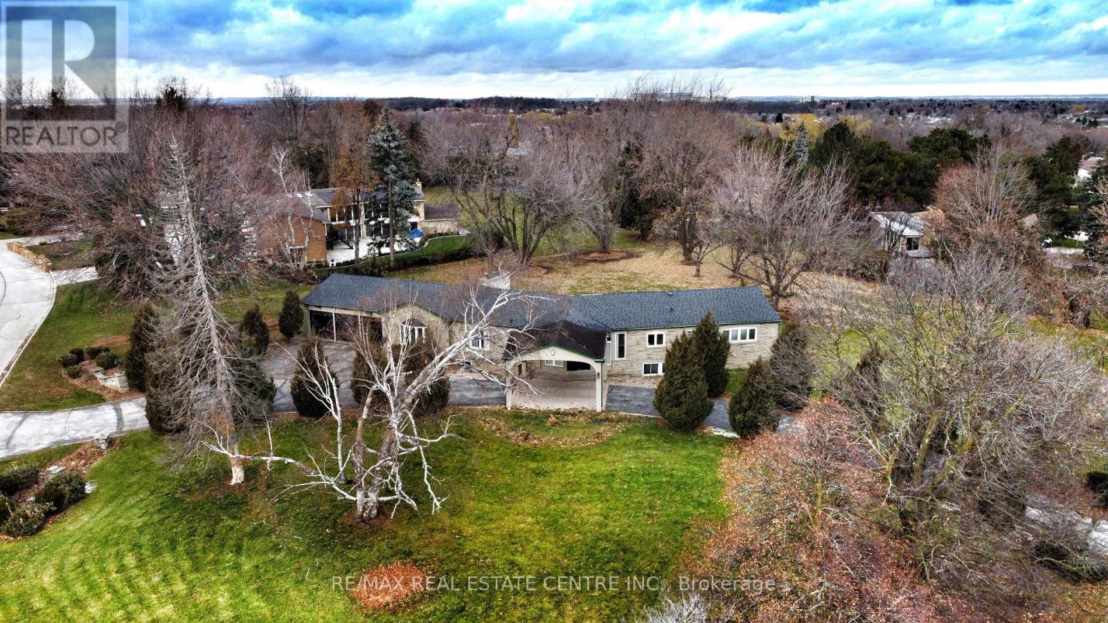 20 Crescent Hill Drive N, Brampton, Ontario  L6S 1C7 - Photo 2 - W12588524