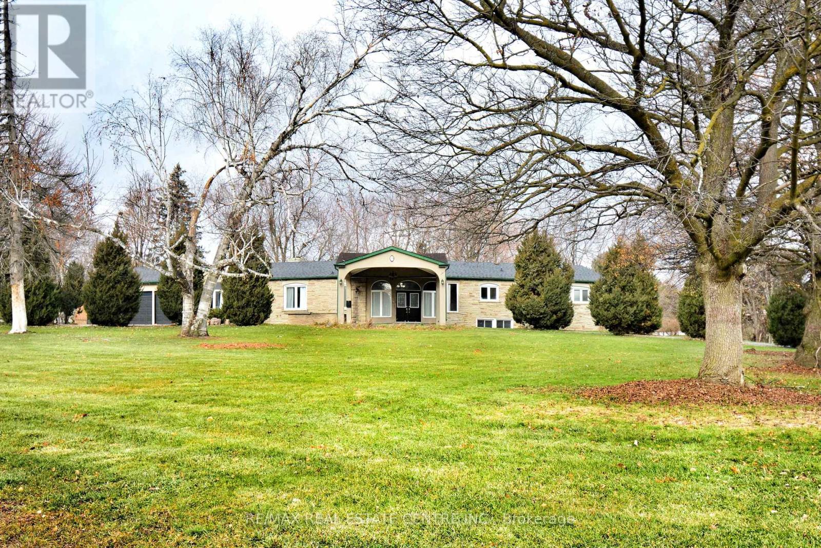 20 Crescent Hill Drive N, Brampton, Ontario  L6S 1C7 - Photo 3 - W12588524