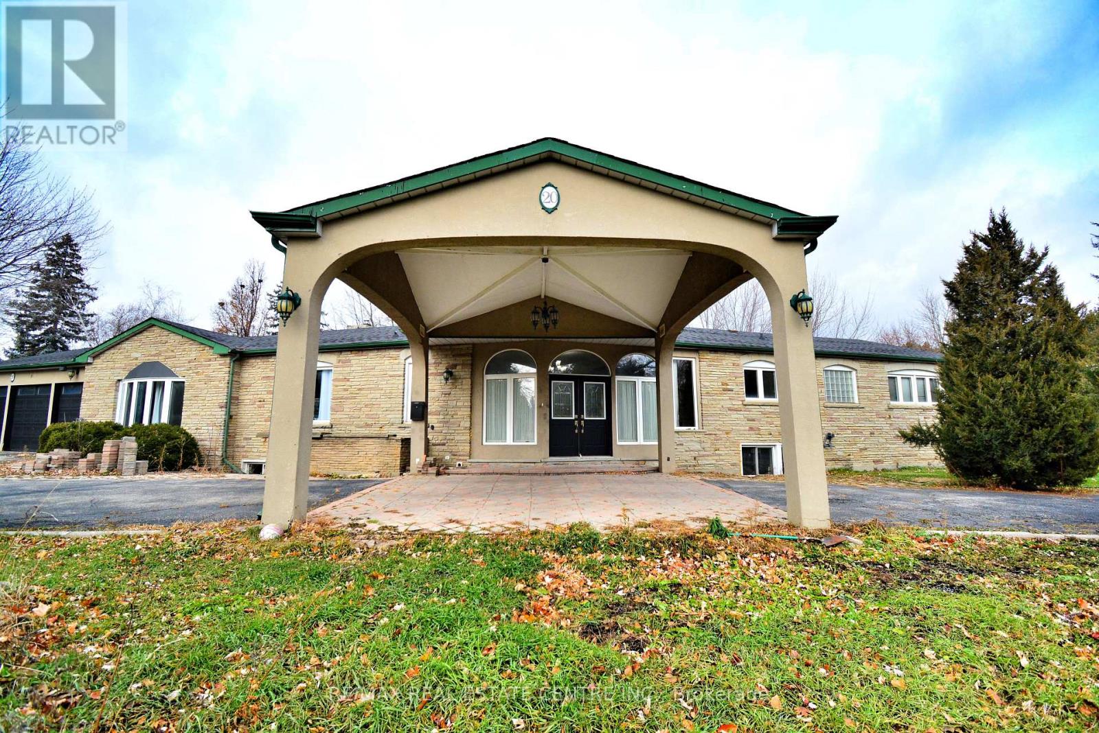 20 Crescent Hill Drive N, Brampton, Ontario  L6S 1C7 - Photo 5 - W12588524