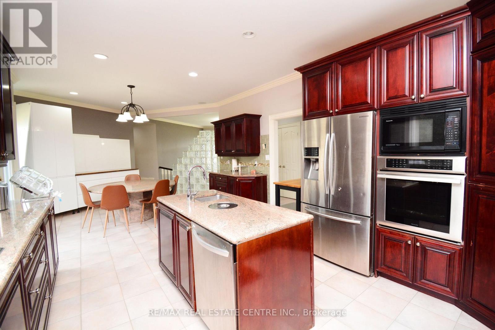 20 Crescent Hill Drive N, Brampton, Ontario  L6S 1C7 - Photo 11 - W12588524