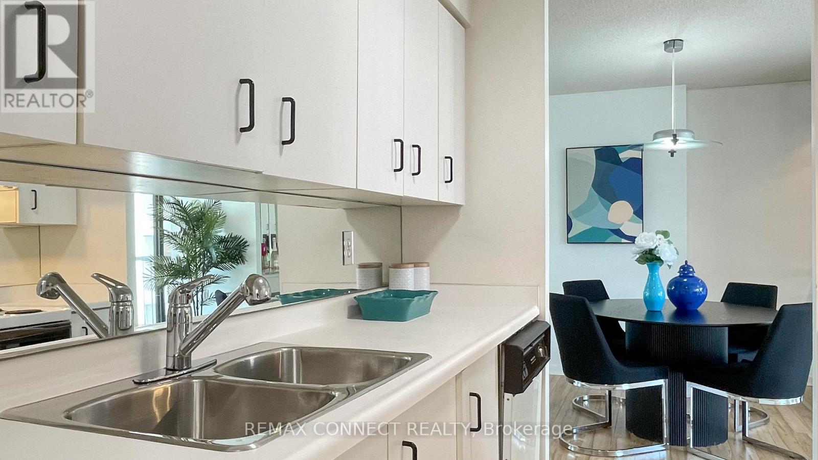 1002 - 47 St Clair Avenue W, Toronto, Ontario  M4V 3A5 - Photo 27 - C12673228