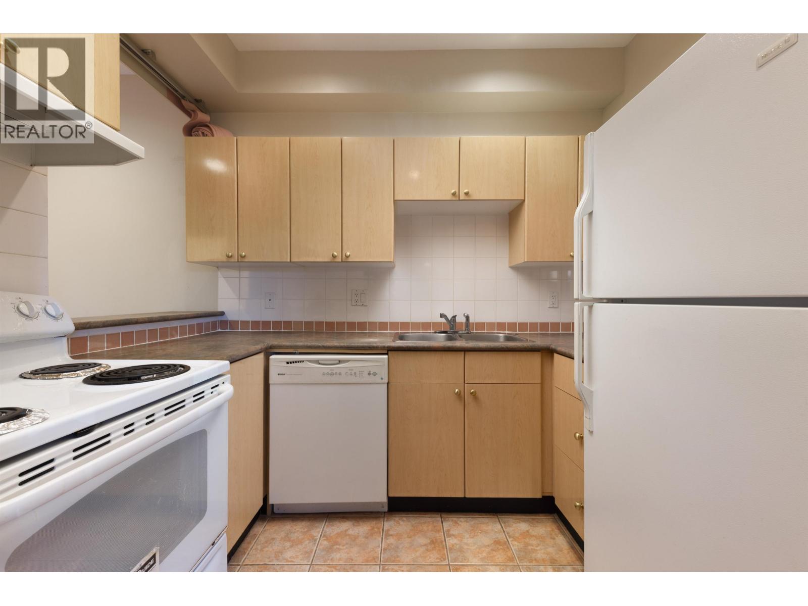 7668 Bennett Road, Richmond, British Columbia  V6Y 1N2 - Photo 9 - R3081000