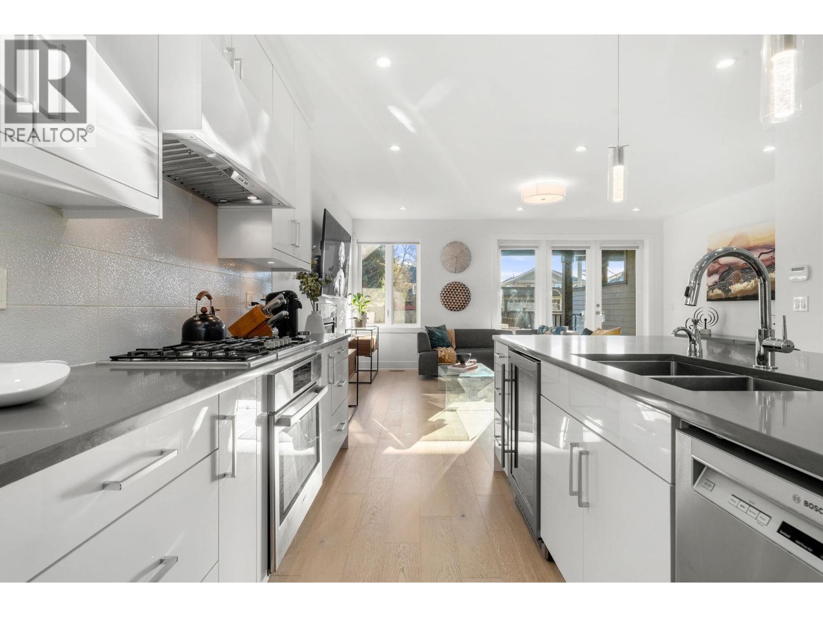 361 E 15th Street, North Vancouver, British Columbia  V7L 2R6 - Photo 10 - R3081200