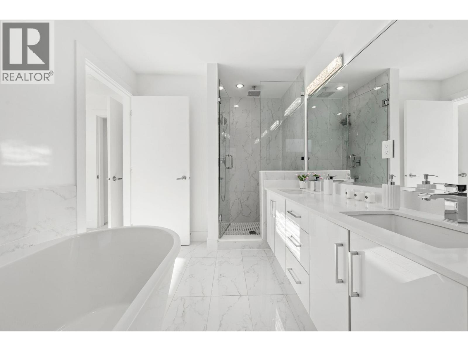 361 E 15th Street, North Vancouver, British Columbia  V7L 2R6 - Photo 28 - R3081200