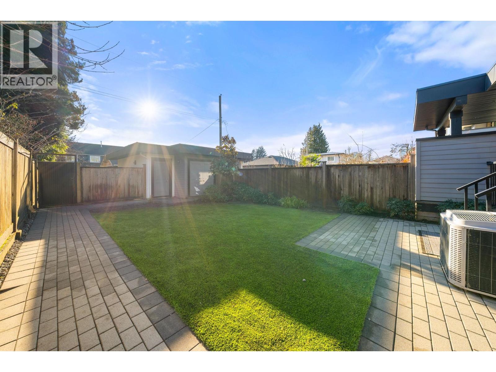 361 E 15th Street, North Vancouver, British Columbia  V7L 2R6 - Photo 35 - R3081200