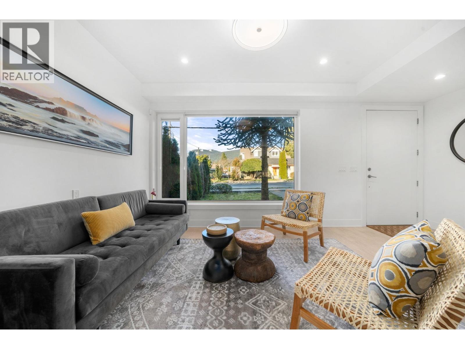 361 E 15th Street, North Vancouver, British Columbia  V7L 2R6 - Photo 4 - R3081200