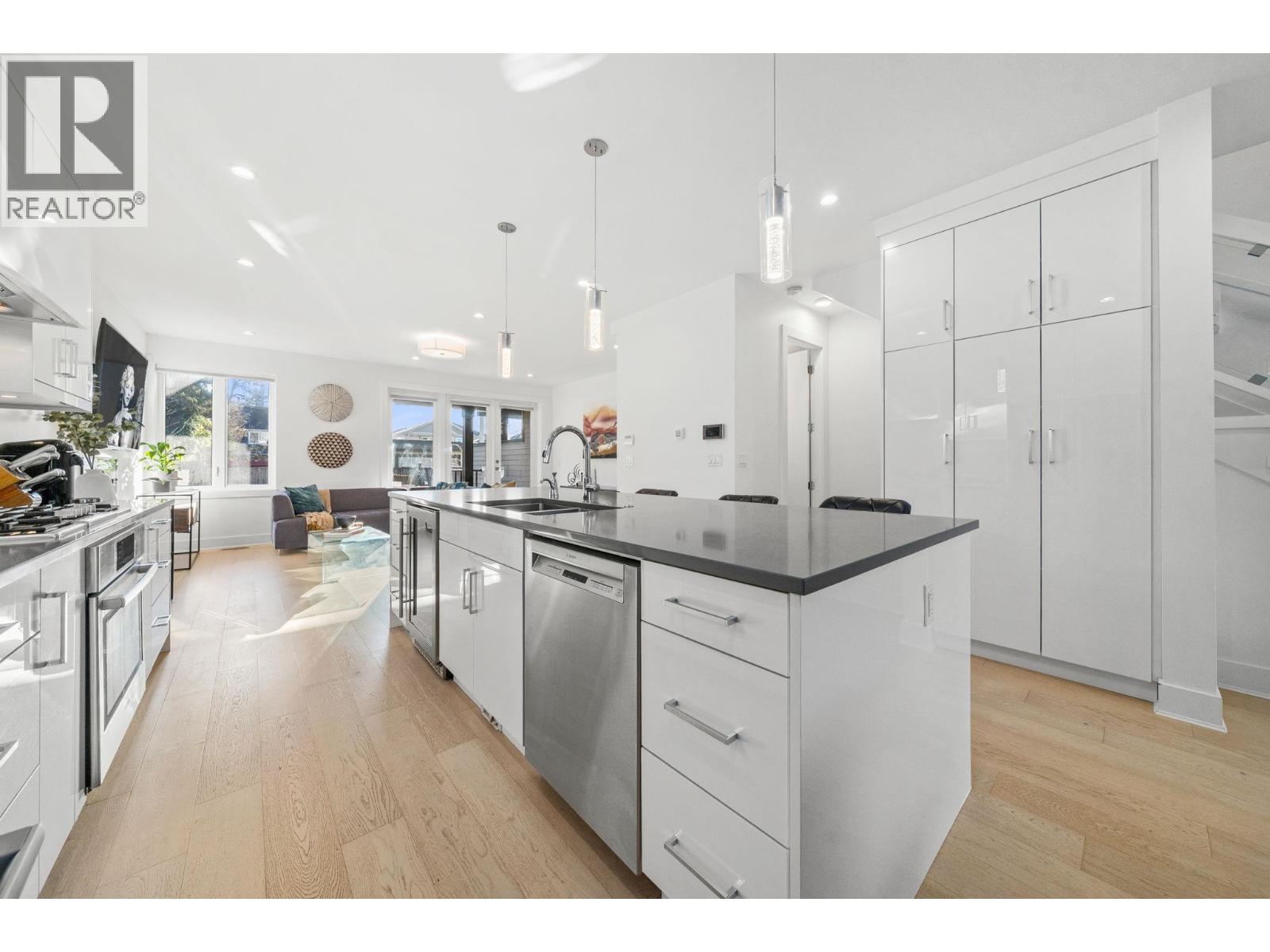 361 E 15th Street, North Vancouver, British Columbia  V7L 2R6 - Photo 8 - R3081200