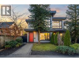 361 E 15TH STREET, North Vancouver, British Columbia