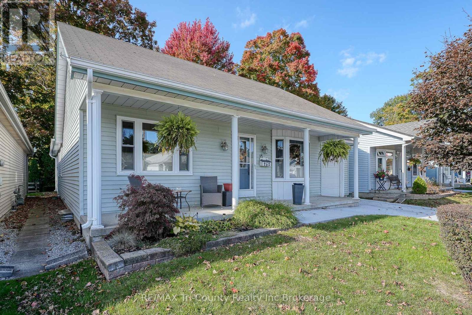 18 Wilkins Crescent, Tillsonburg, Ontario N4G 5M6 - Photo 2 - X12711454