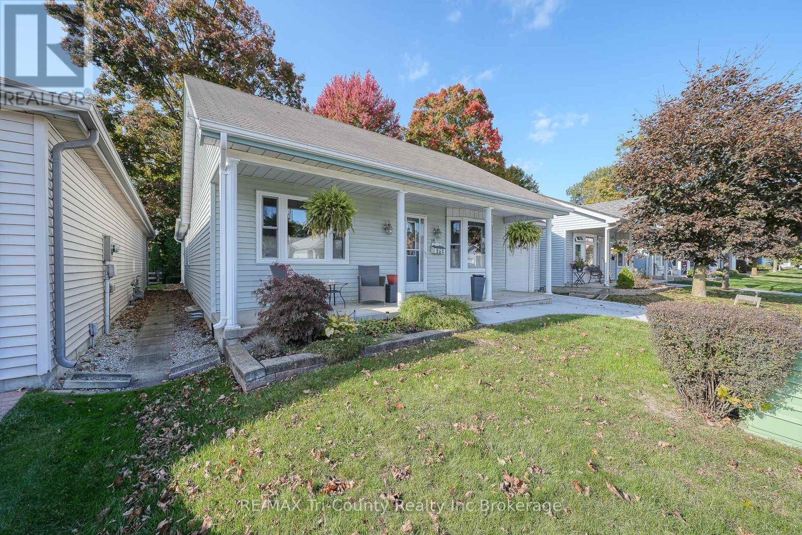 18 Wilkins Crescent, Tillsonburg, Ontario N4G 5M6 - Photo 3 - X12711454