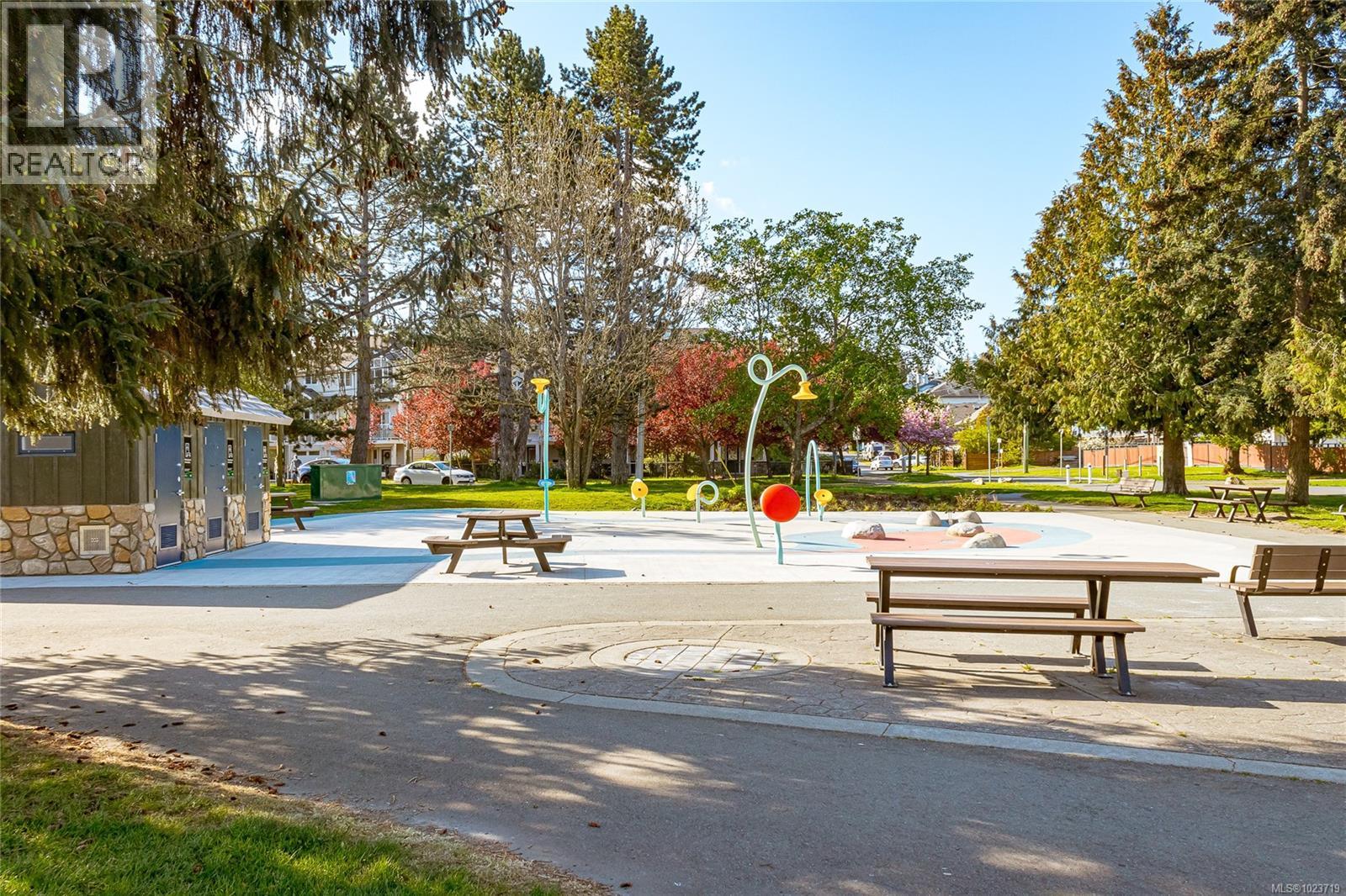 310 3215 Alder St, Saanich, British Columbia  V8X 1P3 - Photo 30 - 1023719