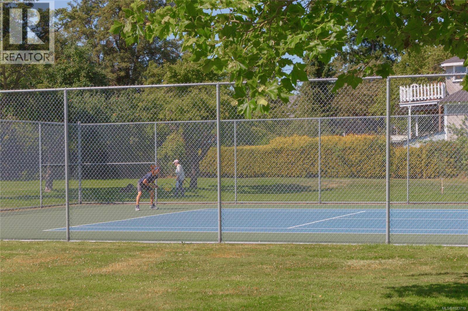 310 3215 Alder St, Saanich, British Columbia  V8X 1P3 - Photo 32 - 1023719