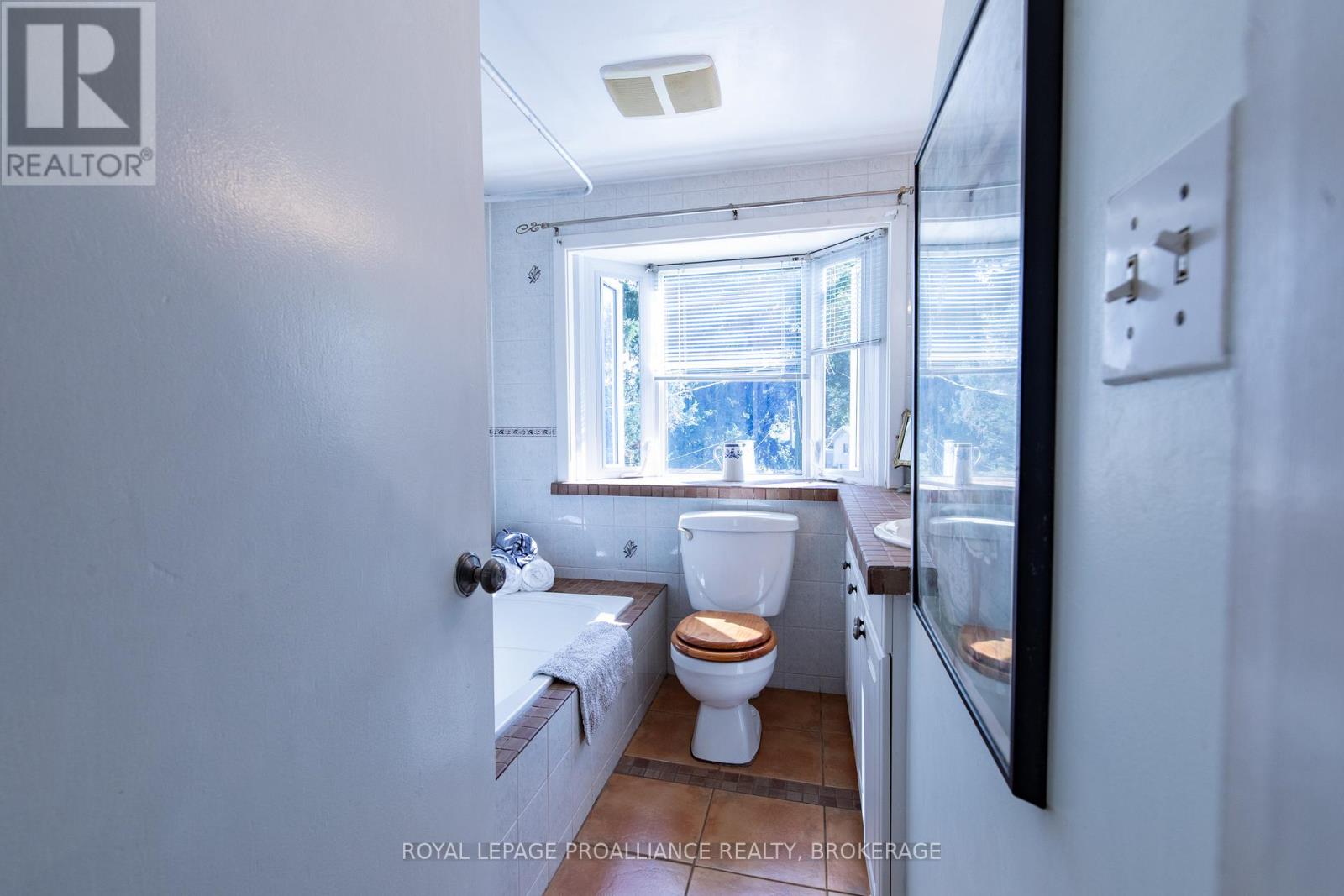 337 Palace Road, Kingston, Ontario  K7L 4T4 - Photo 17 - X12712550