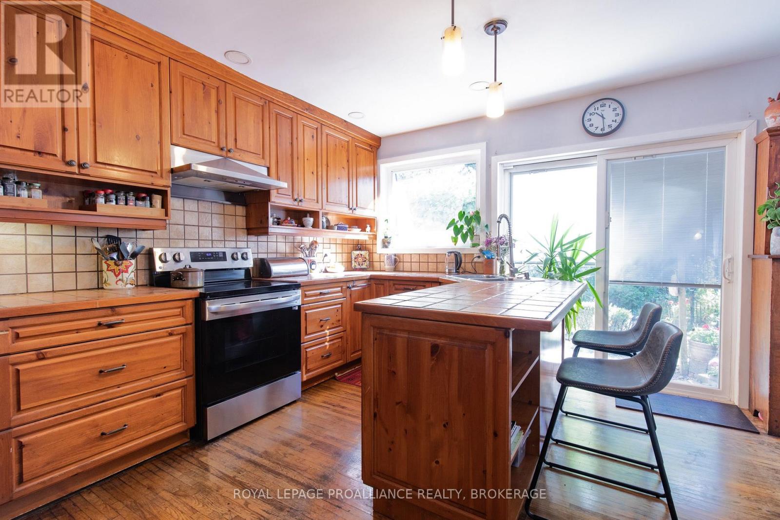 337 Palace Road, Kingston, Ontario  K7L 4T4 - Photo 8 - X12712550