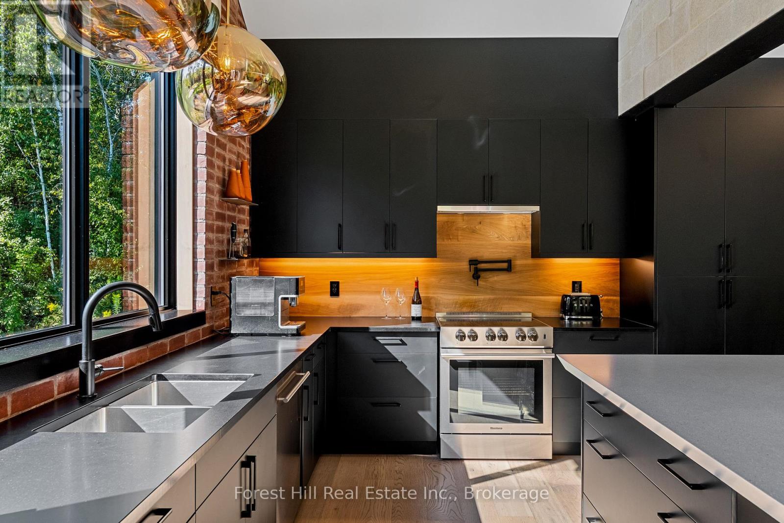 854 Sixth Street, Clearview, Ontario  L9Y 3Y9 - Photo 13 - S12713120