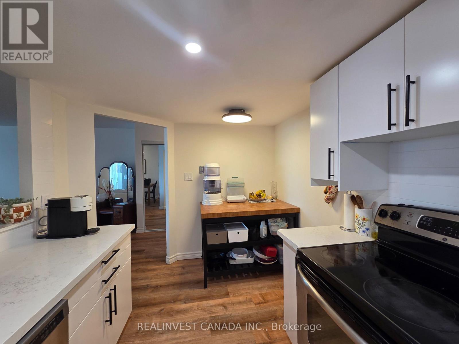 920 - 32 Clarissa Drive, Richmond Hill, Ontario  L4C 9R7 - Photo 11 - N12712780