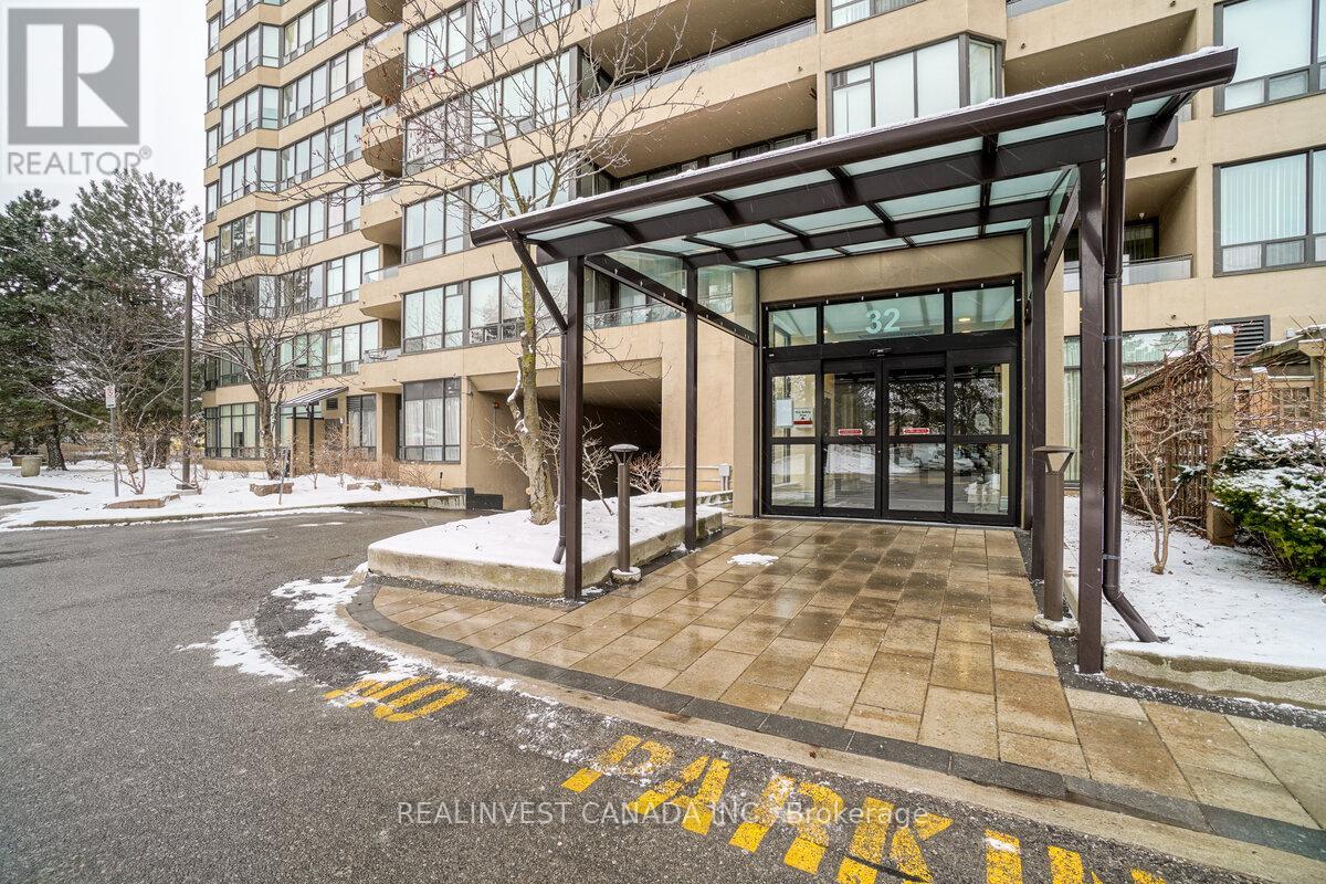 920 - 32 Clarissa Drive, Richmond Hill, Ontario  L4C 9R7 - Photo 3 - N12712780