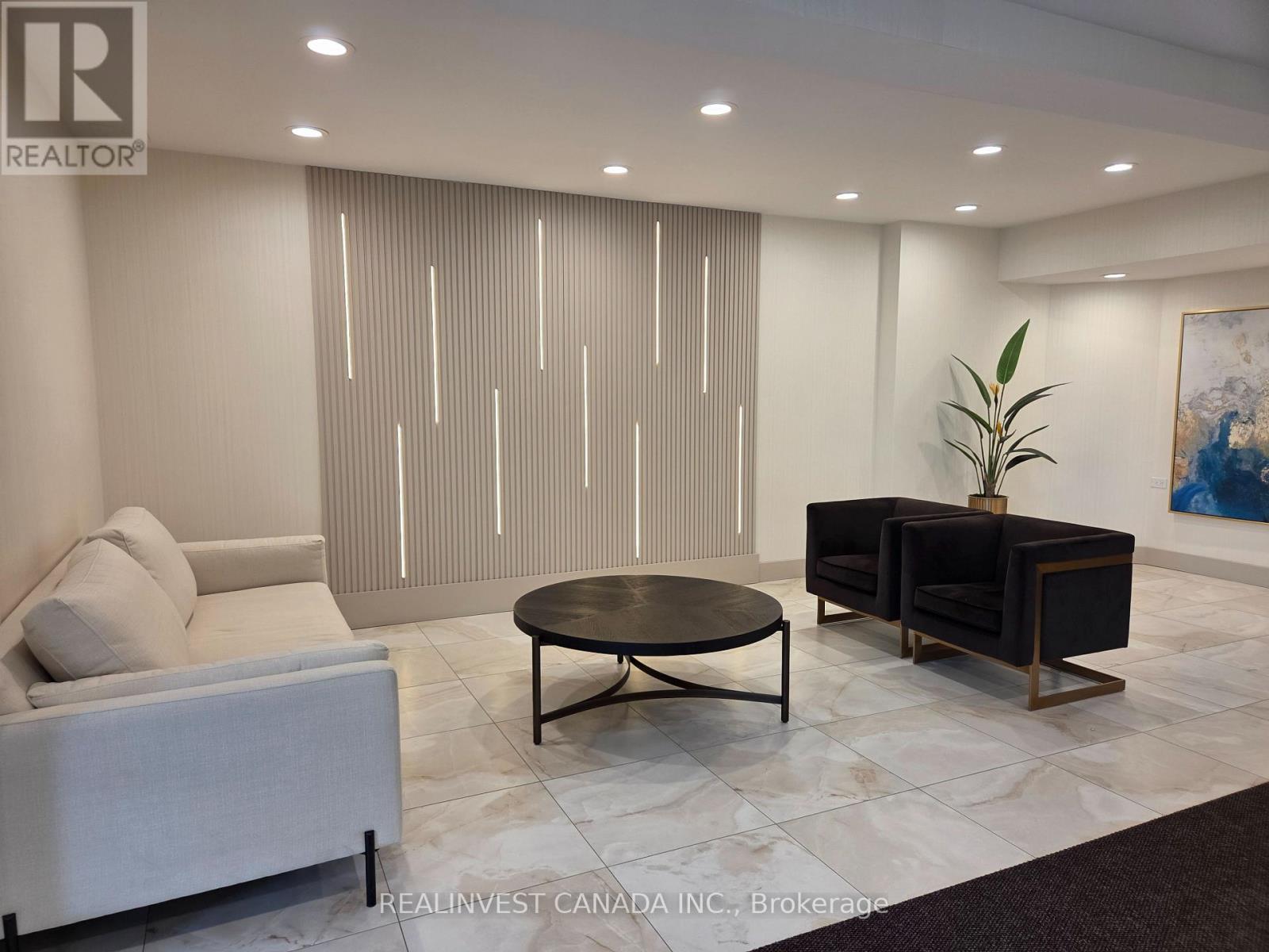 920 - 32 Clarissa Drive, Richmond Hill, Ontario  L4C 9R7 - Photo 4 - N12712780