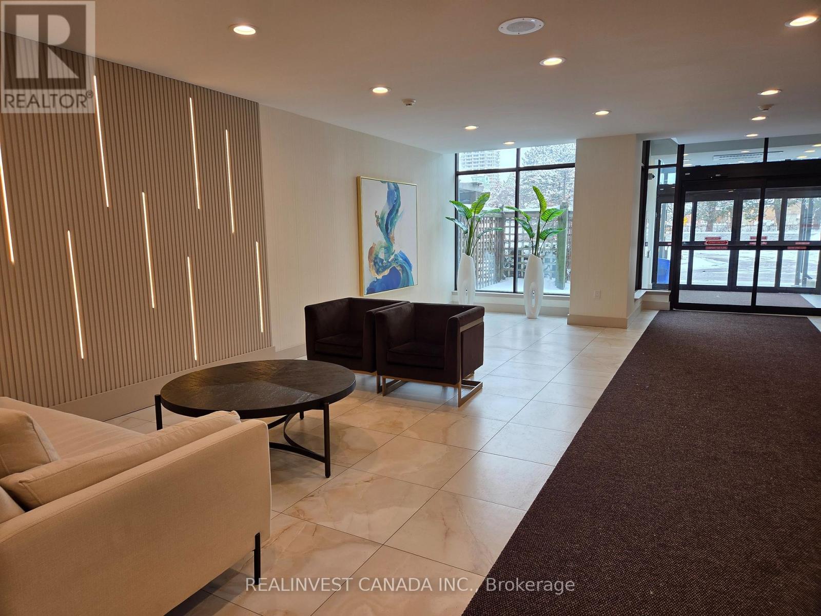 920 - 32 Clarissa Drive, Richmond Hill, Ontario  L4C 9R7 - Photo 5 - N12712780