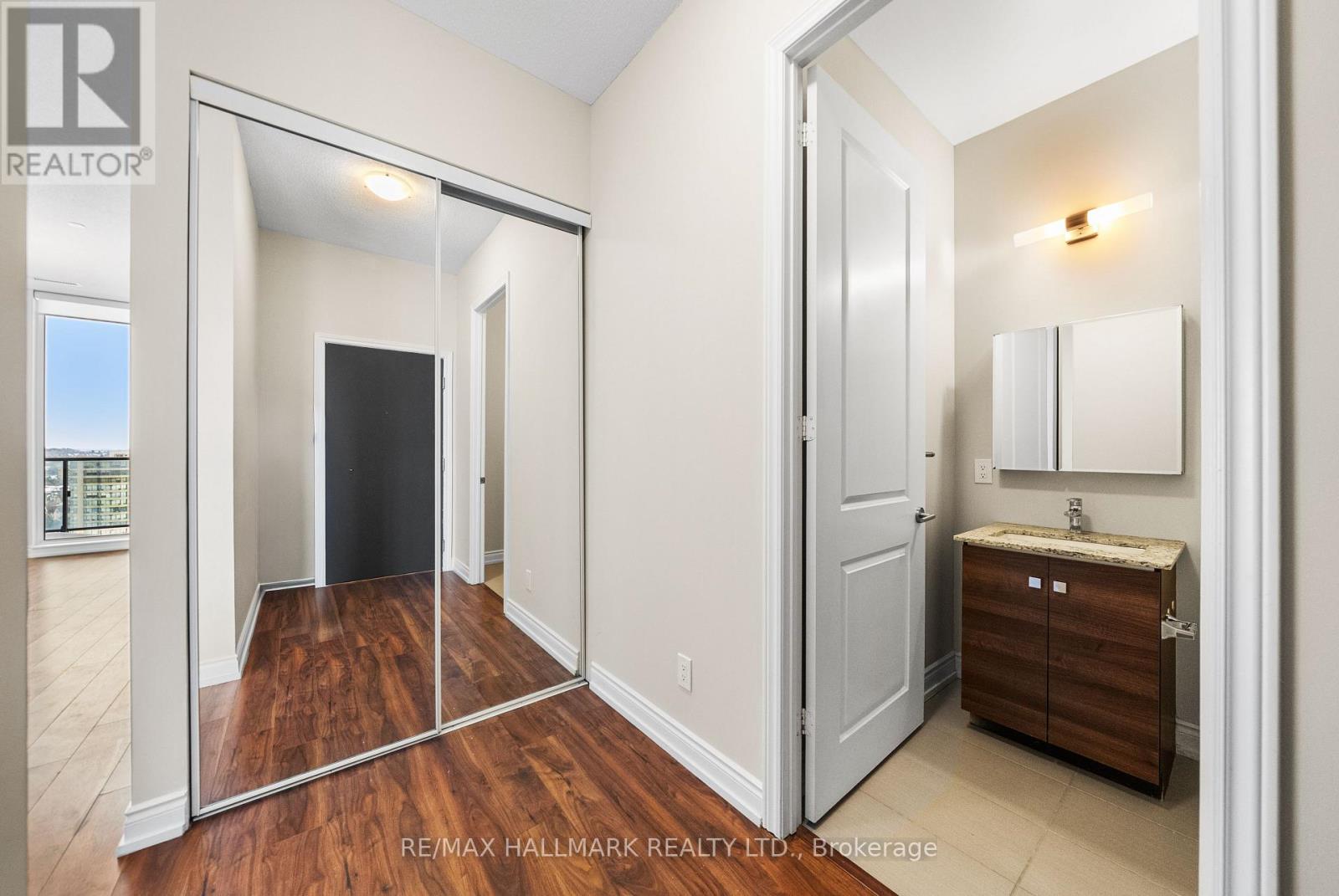 Ph6 - 9600 Yonge Street, Richmond Hill, Ontario  L4C 0X3 - Photo 8 - N12712834