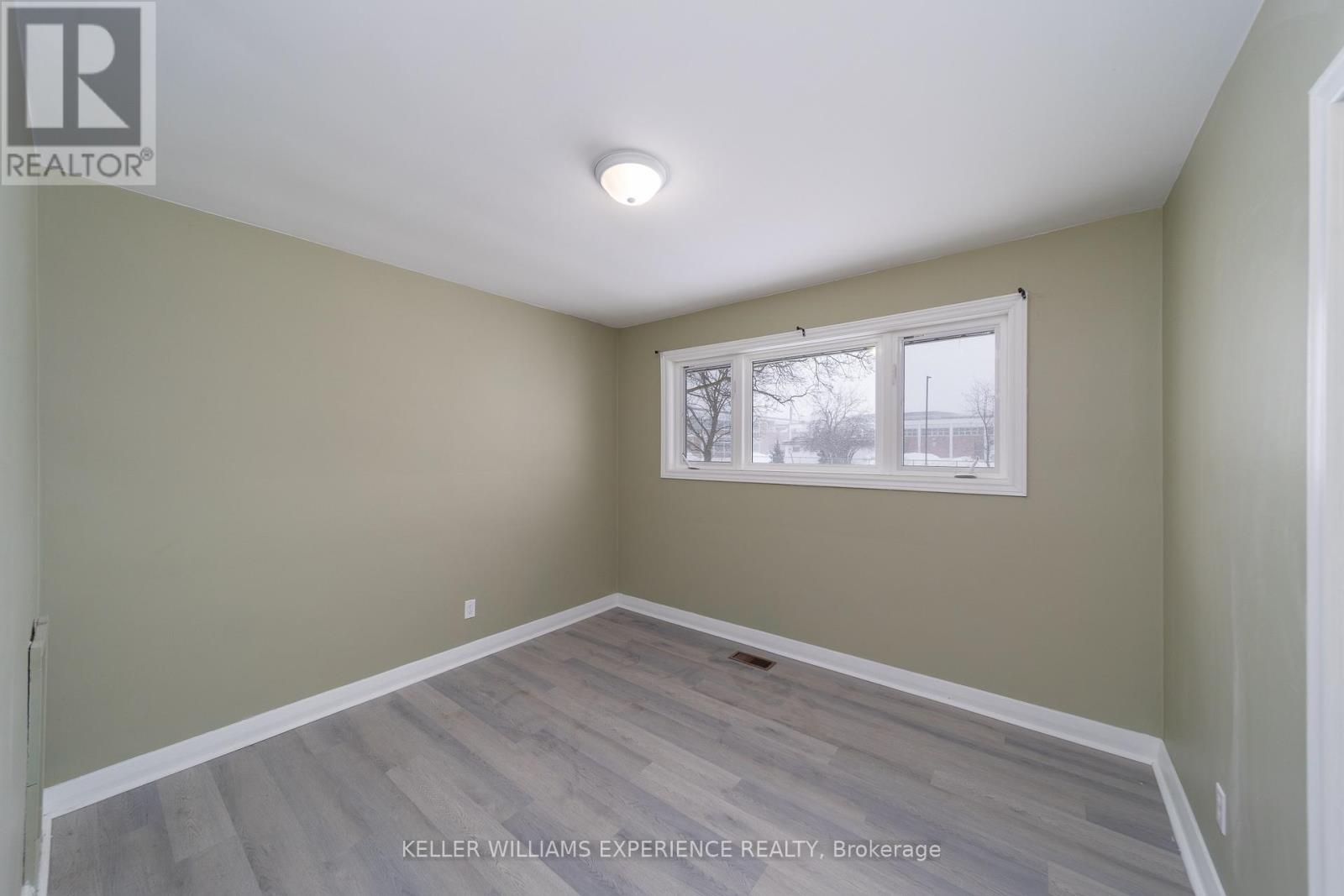 Main - 51 Davidson Street, Barrie (Wellington), Ontario  L4M 3S1 - Photo 11 - S12712848