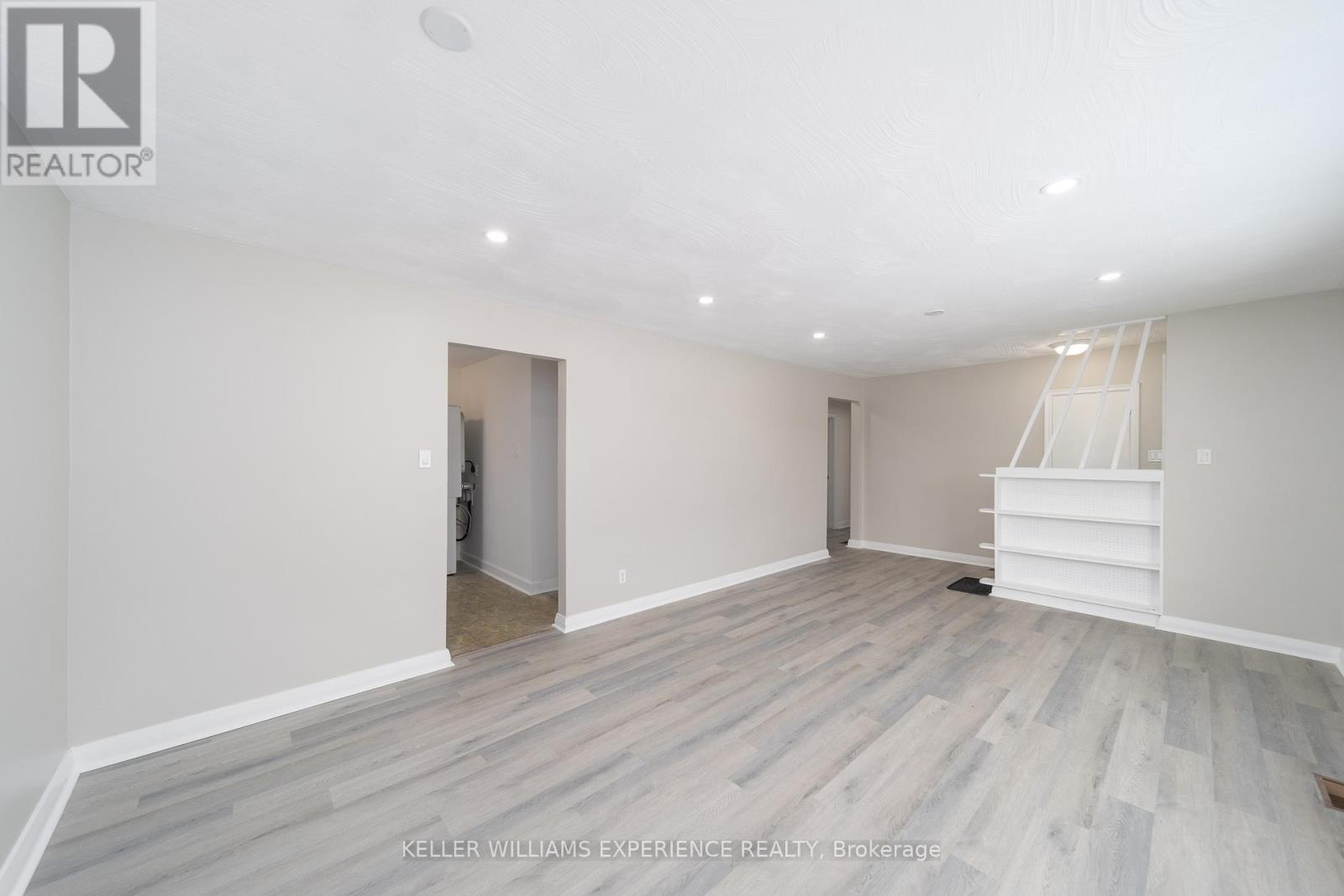 Main - 51 Davidson Street, Barrie (Wellington), Ontario  L4M 3S1 - Photo 4 - S12712848