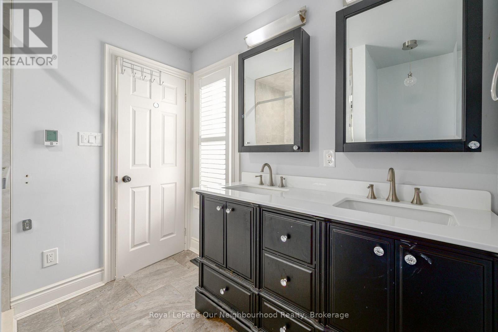 10300 Ravenshoe Road, Georgina, Ontario  L9P 1R2 - Photo 32 - N12713148