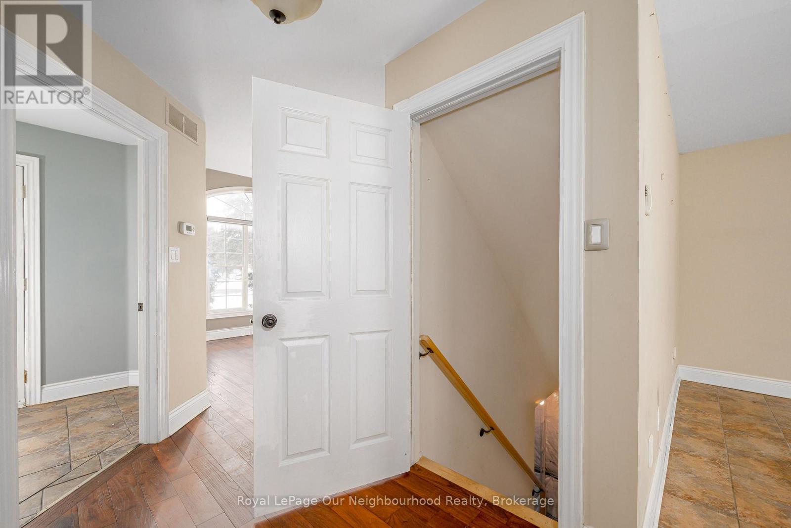 10300 Ravenshoe Road, Georgina, Ontario  L9P 1R2 - Photo 35 - N12713148