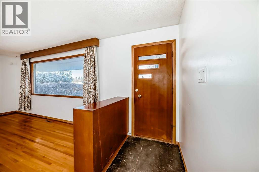 4703 35 Avenue Sw, Calgary, Alberta  T3E 1B5 - Photo 3 - A2280384