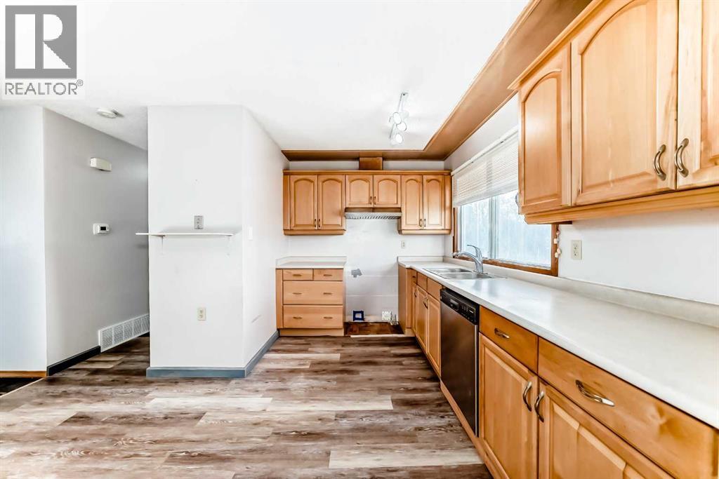 4703 35 Avenue Sw, Calgary, Alberta  T3E 1B5 - Photo 5 - A2280384