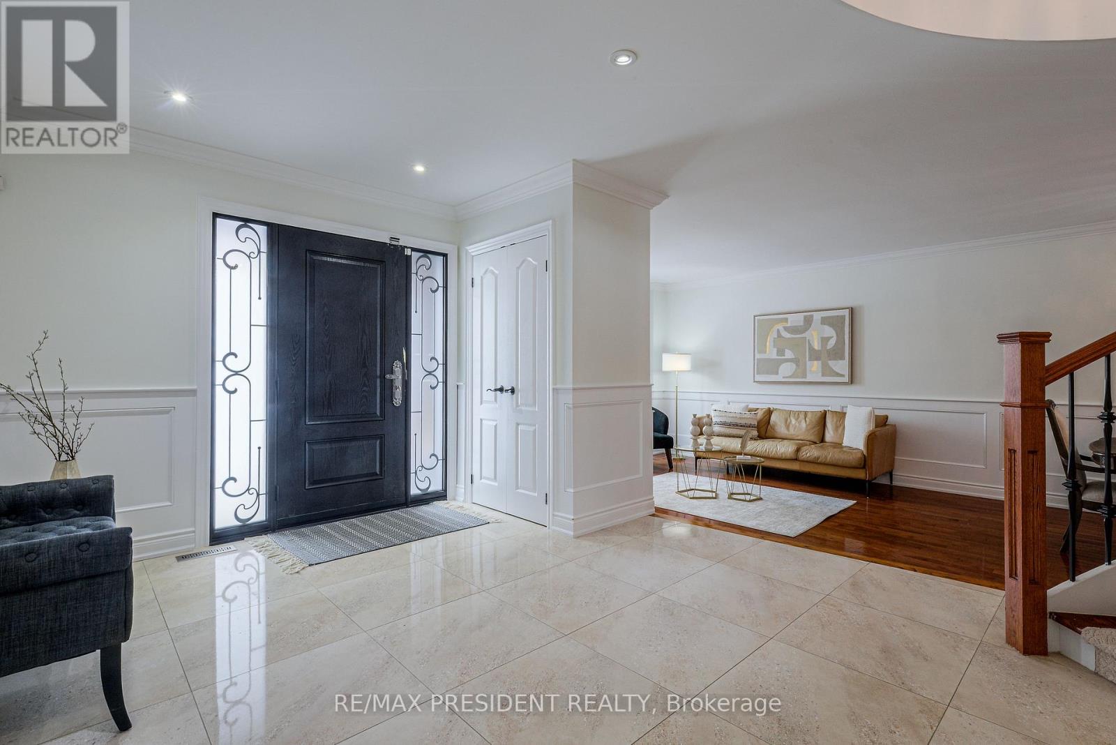 42 Mount Forest Drive, Brampton, Ontario  L6Z 1B7 - Photo 4 - W12712832