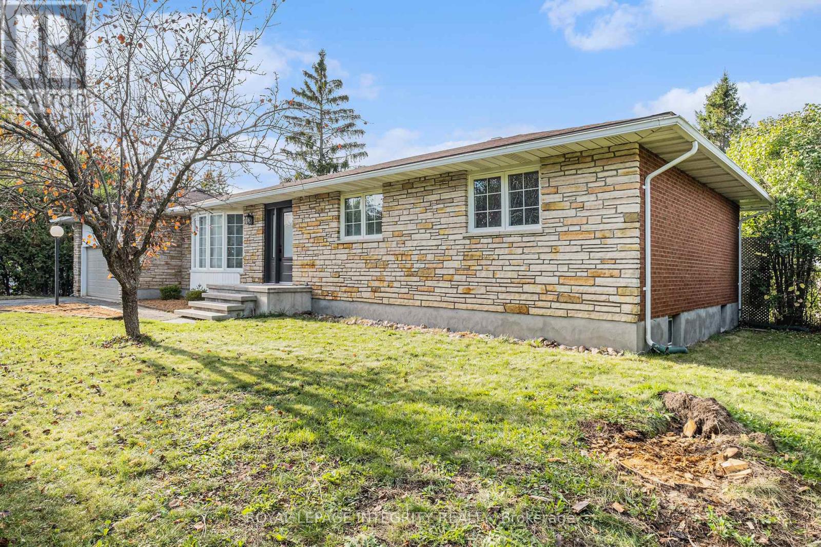 1843 Rideau Road, Ottawa, Ontario  K1X 1E1 - Photo 3 - X12712904