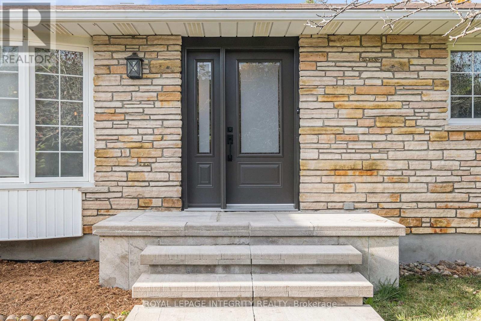 1843 Rideau Road, Ottawa, Ontario  K1X 1E1 - Photo 4 - X12712904