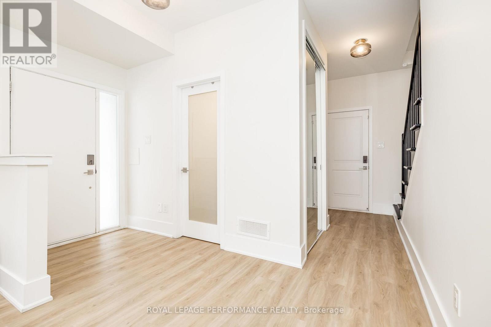 225 Makadewa Private W, Ottawa, Ontario  K1K 0P2 - Photo 5 - X12712990